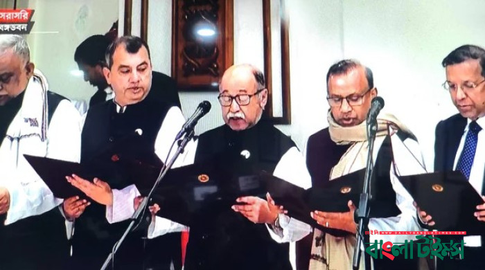 শপথ নিলেন নতুন মন্ত্রিসভার সদস্যরা